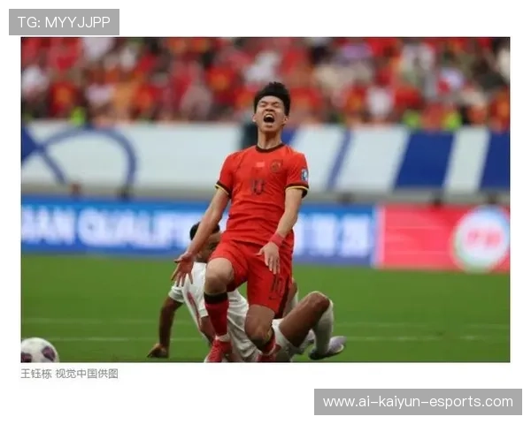 足球场小男孩神奇换球星瞬间球迷惊呼视频感动全场